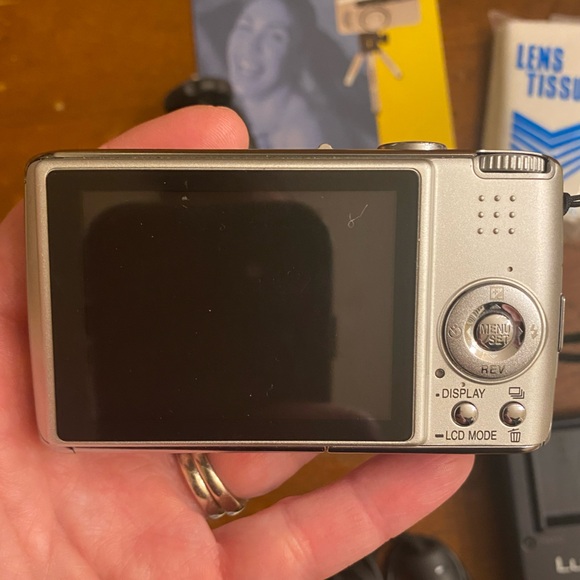 Panasonnic LUMIX DMC-FX01 Compact digital camera: Panasonic LUMIX